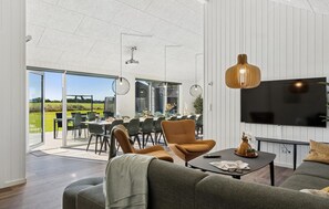 TV connectée, baby-foot, table de tennis de table