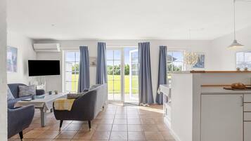 Smart-tv en een open haard