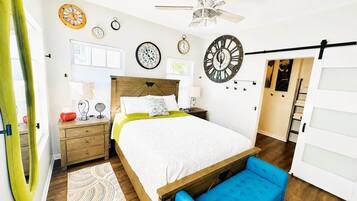 4 bedrooms, desk, iron/ironing board, travel cot