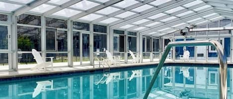 Piscine intérieure, piscine extérieure