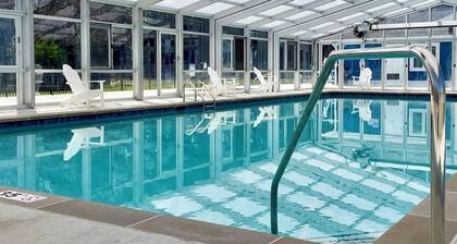 4 Season Pool, Hot Tub, Fire Pit & Clubhouse