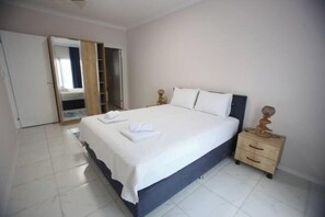 Iron/ironing board, internet, bed sheets