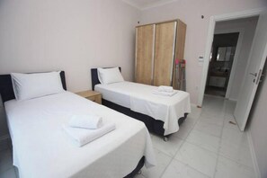 2 bedrooms, iron/ironing board, Internet, bed sheets