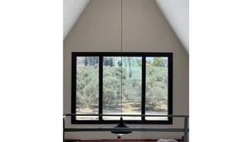 2 bedrooms, iron/ironing board, internet, bed sheets