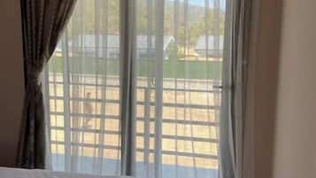 2 bedrooms, iron/ironing board, Internet, bed sheets