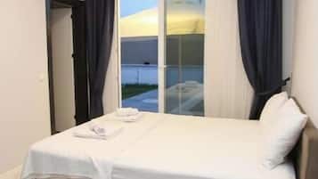 3 bedrooms, iron/ironing board, WiFi, bed sheets