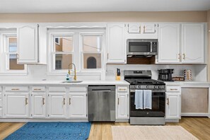 Fridge, oven, stovetop, coffee/tea maker