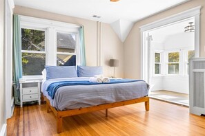 6 habitaciones, escritorio, tabla de planchar con plancha y wifi