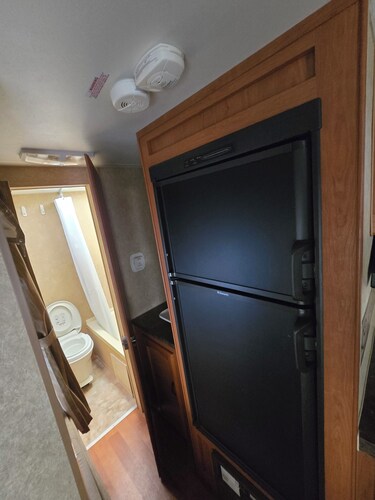 Charming 1-bedroom mobile home in Lakewood with AC