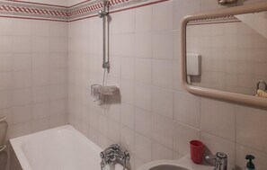 Douche, sĂšche-cheveux