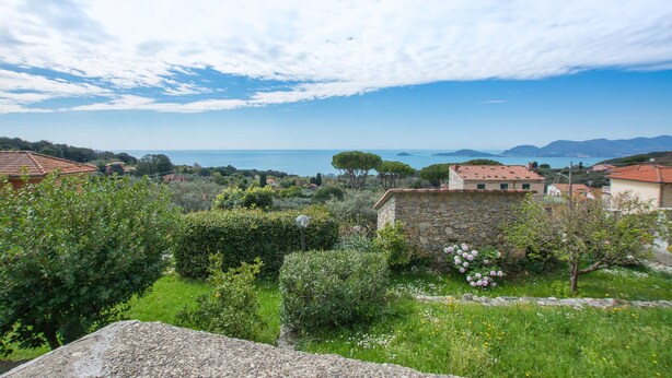 A coastal landscape with stone buildings, greenery, and a view of the sea. - 3 bedroom beautiful home in Montemarcello (Montemarcello)