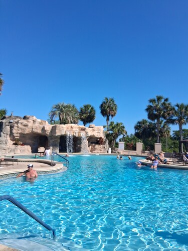 Stylish 2BR Florida Home w/ 85" LG OLED & 75" TVs + 3 Total Screens!