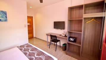 Standard Single Room, 1 Single Bed, Non Smoking, Private Bathroom | In-room safe, iron/ironing board, free WiFi