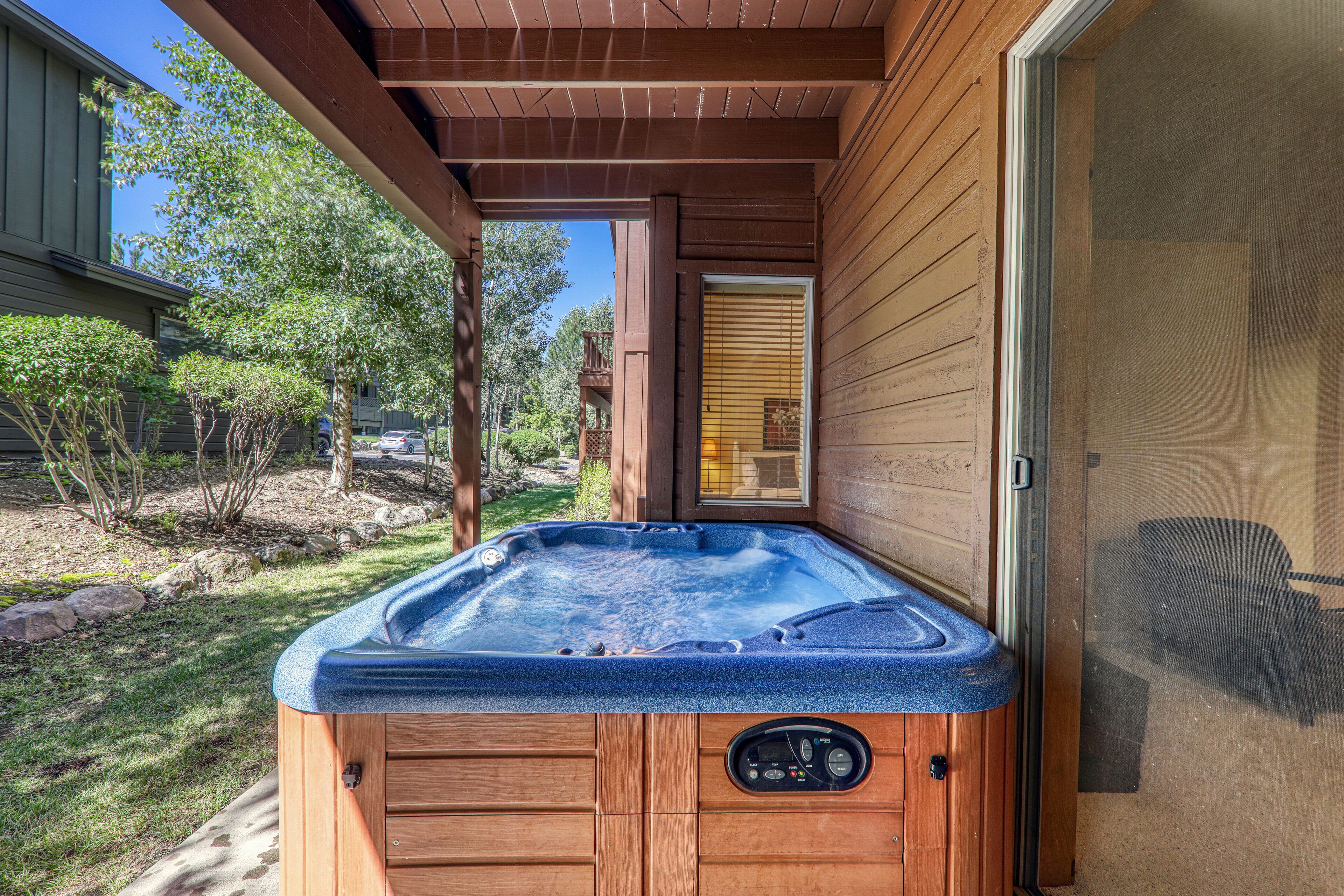 Outdoor spa tub