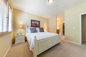 2 chambres, fer et planche à repasser, Wi-Fi gratuit, draps fournis