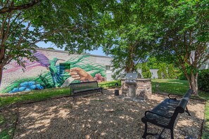 Property grounds - Cozy Apartment Minutes From Hospitals & UAB Campus! (Birmingham)