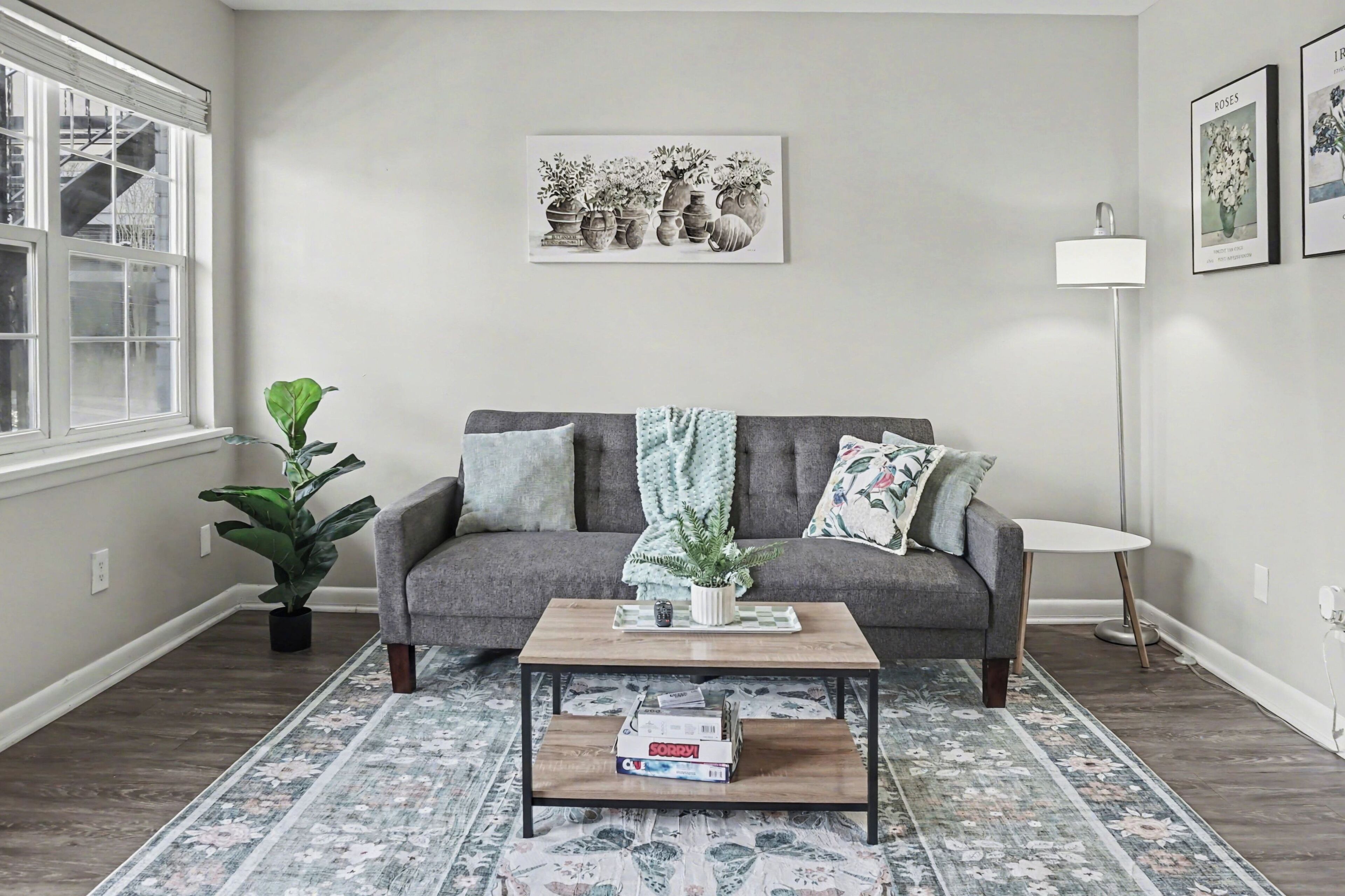 Een smart-tv en boeken