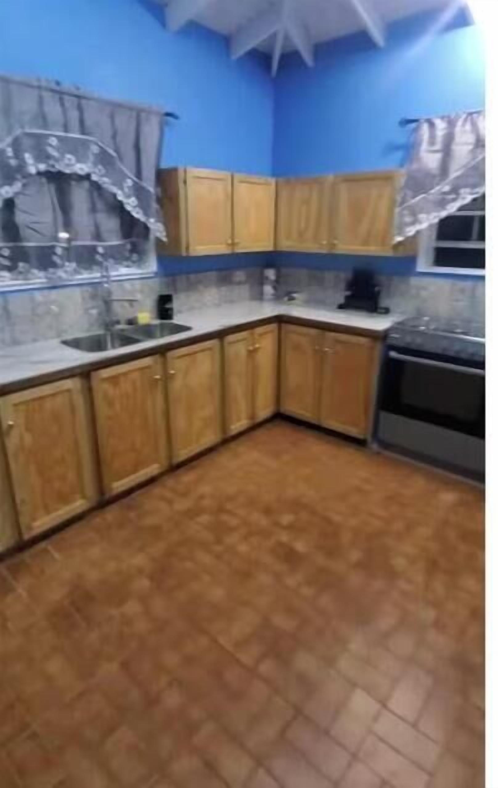 Mikrowelle, Ofen, Herdplatte, Küchenrolle