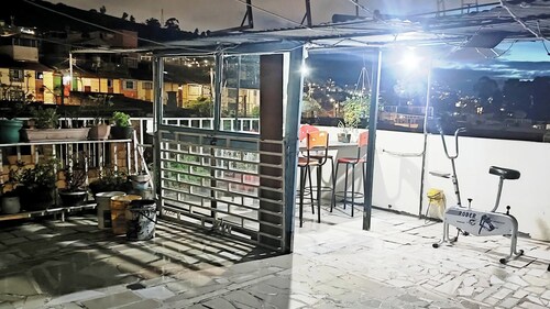 Pleasant 3-bedroom apartment. Business or family stay. 10 minutes from TM.