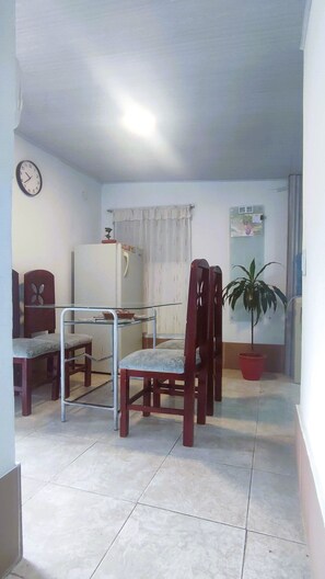 Dining - Pleasant 3-bedroom apartment. Business or family stay. 10 minutes from TM. (Bogotá)