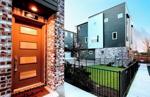 Exterior detail - Stylish Downtown Retreat, Walk to River Walk & Alamo, Pet-Friendly (San Antonio)