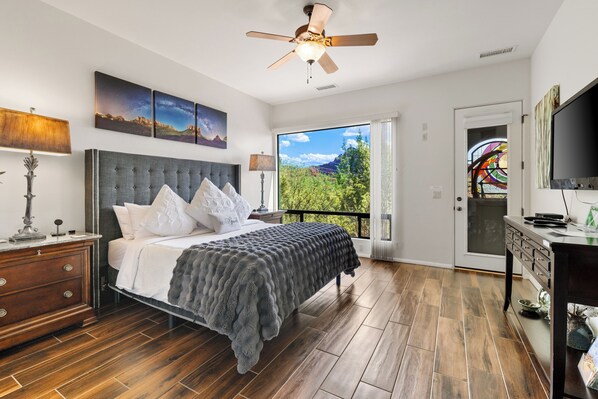 3 bedrooms, desk, iron/ironing board, travel crib