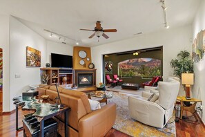 Smart TV, fireplace, video games, table tennis