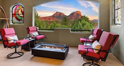 Nature's Gallery: Jacuzzi, Xbox, prof’l kitchen, fenced yard, coffee bar, views!