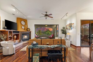 Smart TV, fireplace, video games, table tennis