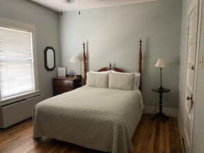 18 bedrooms, desk, iron/ironing board, free WiFi