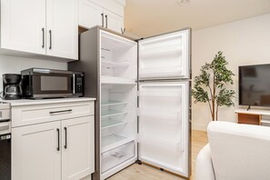 Interior - Cozy & Spacious 2BR Guest Suite, Near Vancouver (Langley Township)