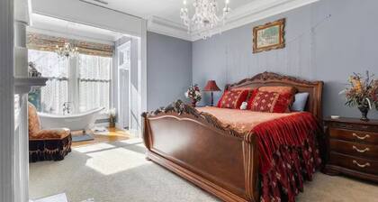 King Bed Retreat | Anderson Home w/ Yard & Events