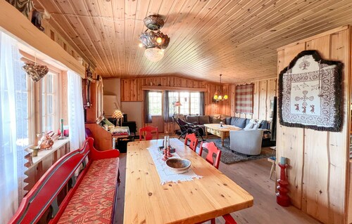 Beautiful home in Sjusjøen with sauna