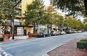 Exterior - Apartment in Midtown Houston (Houston)