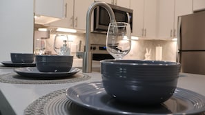 Four Ă micro-ondes, un four, surface de cuisson, lave-vaisselle