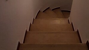 A staircase with a handrail, carpeted steps, and a light fixture at the top. - 2-bedr. house in the tranquillity of Azeitão. (Vendas de Azeitão)