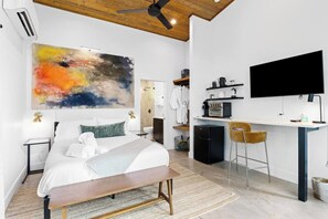 Ferros/tábuas de passar roupa, berço de viagem, Wi-Fi, roupa de cama