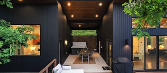 Voted Best AVL Luxe Stay • Hot Tub • Mountain Views • Asheville Glass House