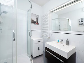 Shower, hair dryer, towels - Traktorowa Cosy Apartment FREE Parking (Łódź)