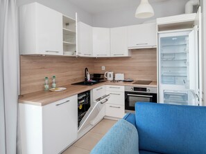 Kühlschrank, Ofen, Herdplatte, Geschirrspüler