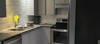 Private & cozy 2 bedrooms suite in Maple Ridge