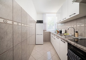 Fridge, microwave, oven, stovetop
