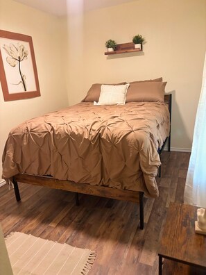 3 bedrooms, desk, free WiFi, bed sheets