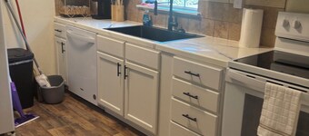 Modern 3BR Retreat on 1 Acre Smart TVs Coffee & Tea Bar WiFi