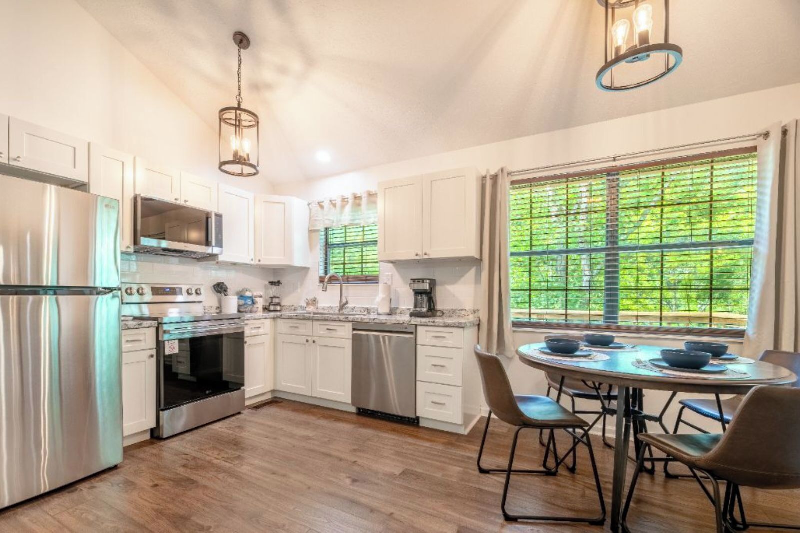 冰箱、微波炉、烤箱、炉灶