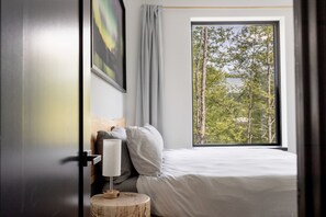 2 bedrooms, internet, bed sheets