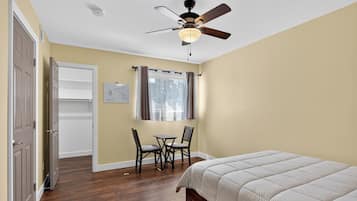 3 bedrooms, iron/ironing board, WiFi, bed sheets