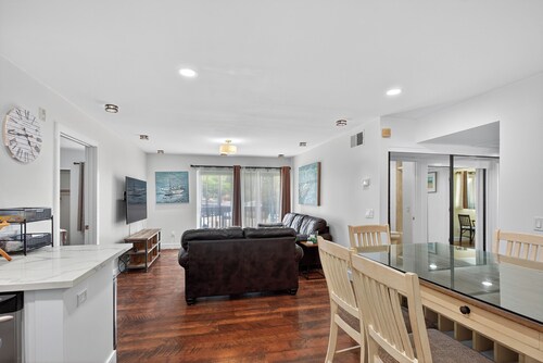 Superb 3-bedroom remodeled condo in sunny San Diego