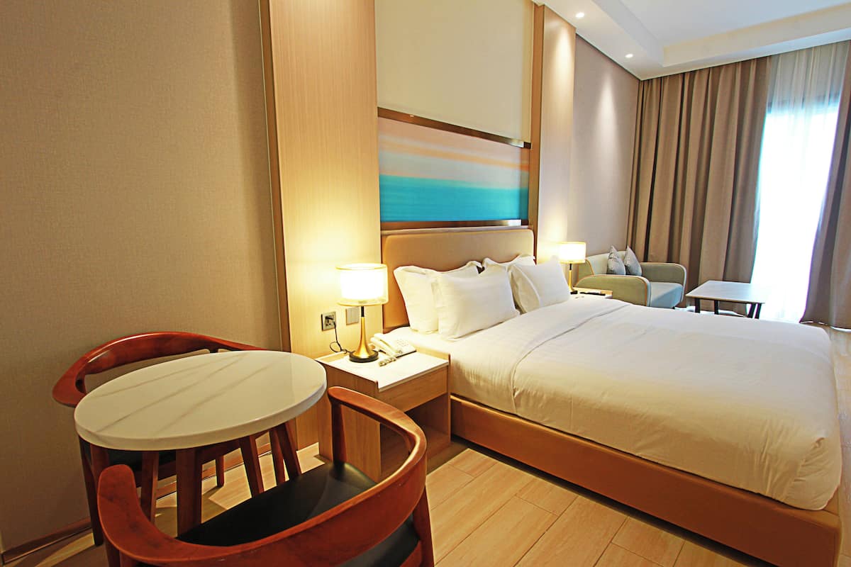 In-room safe, desk, laptop workspace, soundproofing