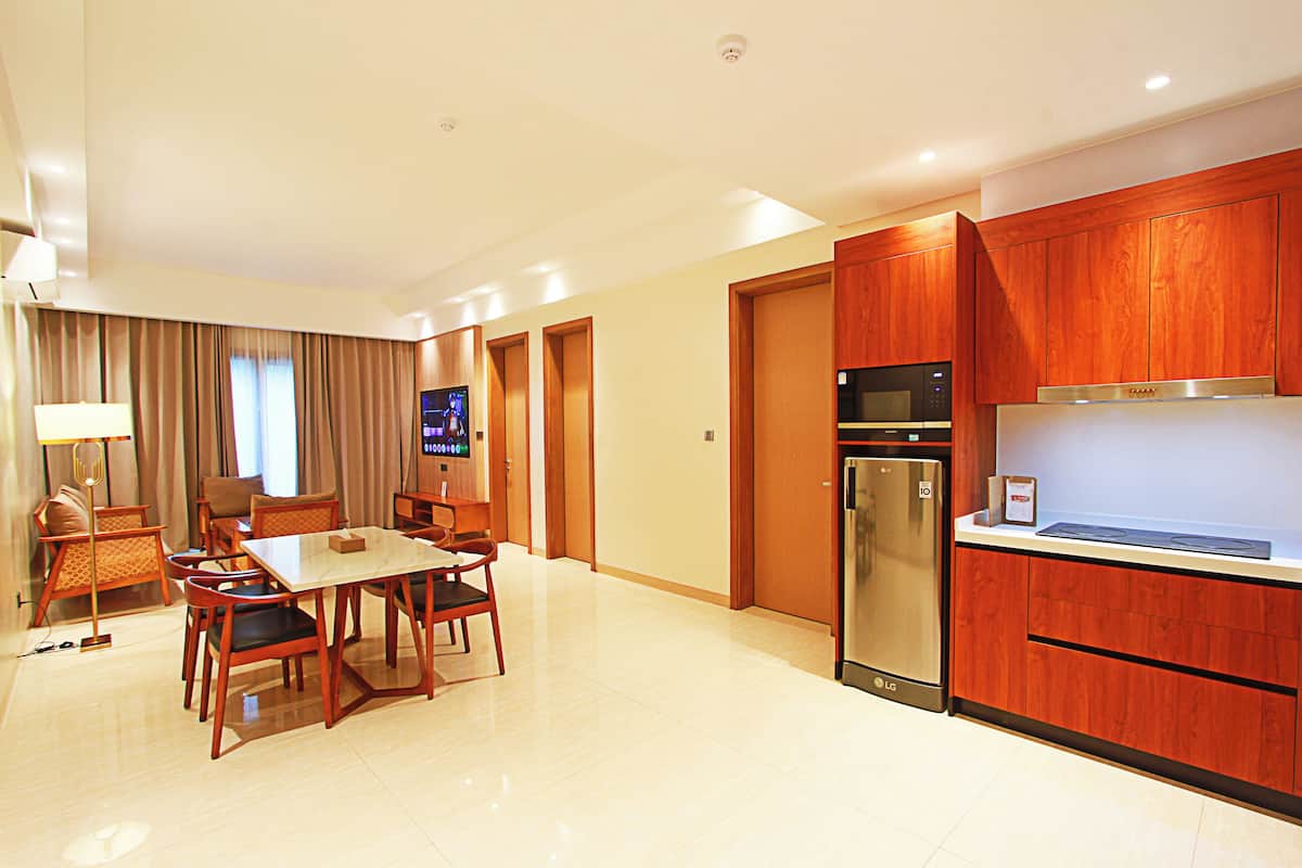 In-room safe, desk, laptop workspace, soundproofing